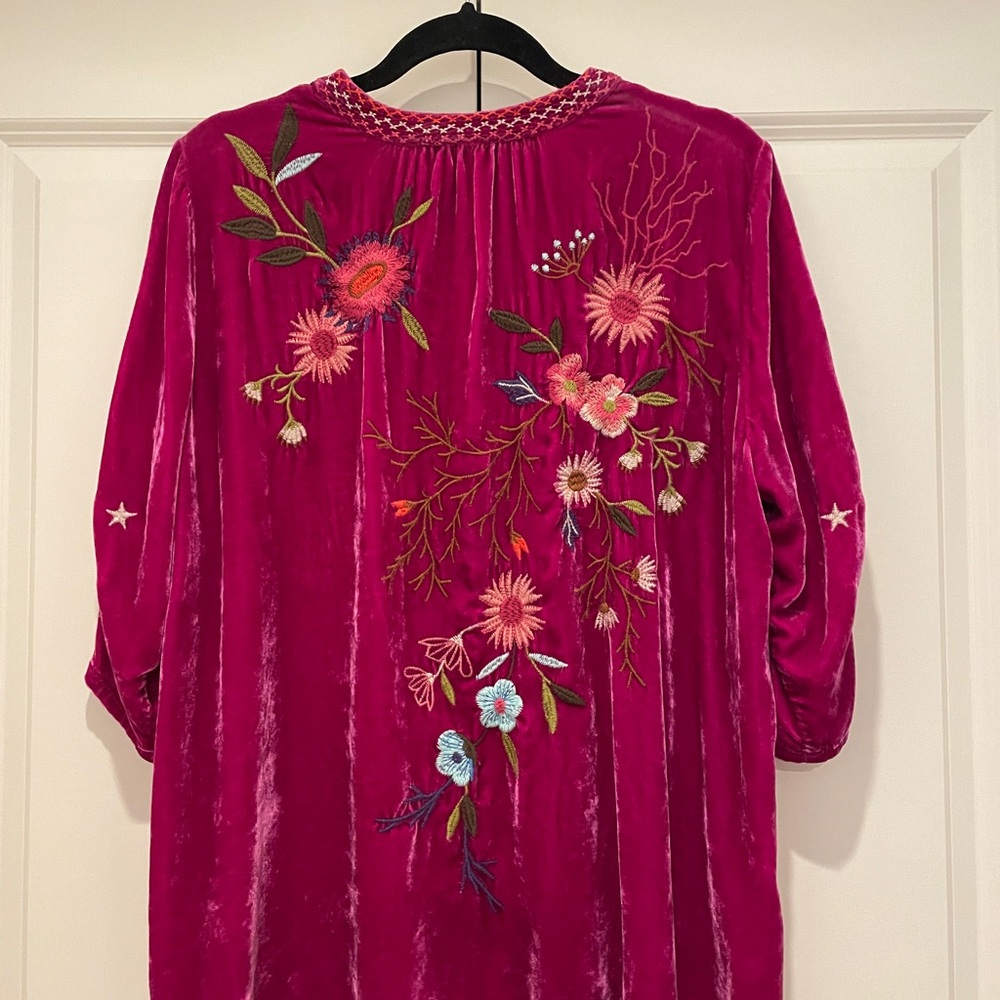 JOHNNY WAS Embroidered Velvet V-Neck Women's Top - Fuchsia - Picture 7 of 8